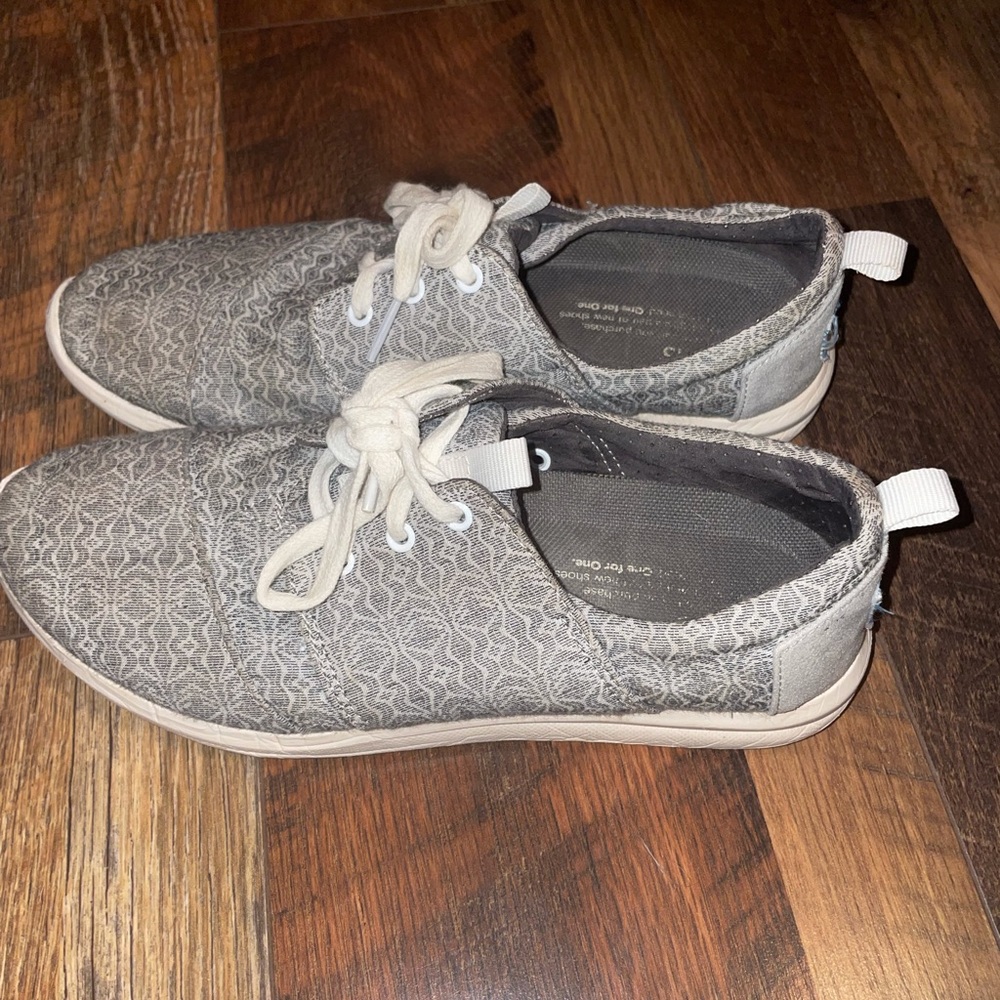 Women’s Tom’s Sneakers